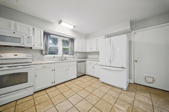 Photo - 150 Huntington Dr