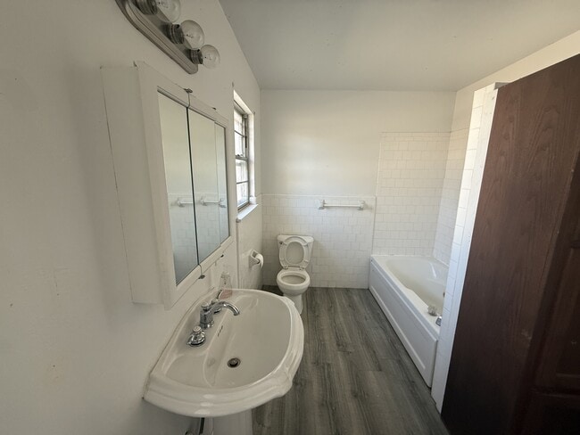 Photo - 734 E 30th St