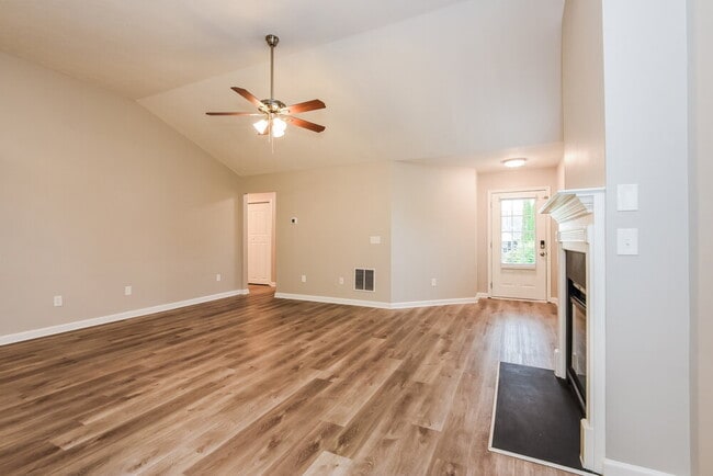 Photo - 412 Redwood Trail