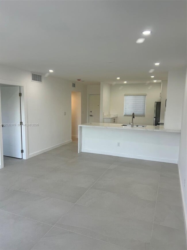 Building Photo - 7732 Camino Real Unit F-404