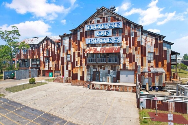 Building Photo - 2609 S Ocean Blvd Rental