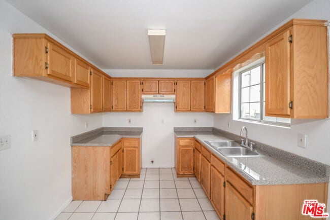3722 Wall St