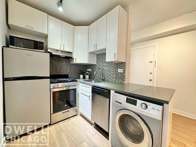 Photo - 501 W Belmont Ave Unit 1B