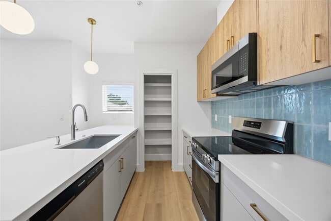 Building Photo - 5408 San Jose St Unit B1