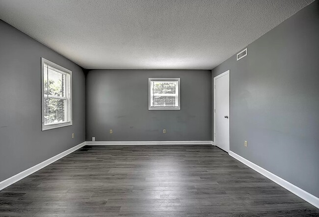 Photo - 311 Redstone Dr
