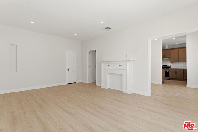 Photo - 833 1/4 N Alfred St