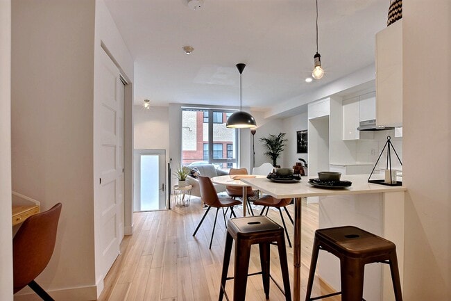 Photo - 805 Rue De Castelnau E