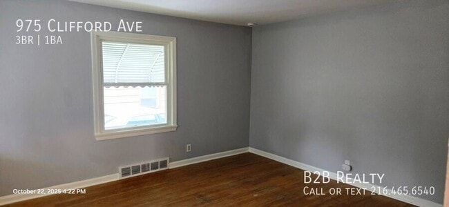Photo - 975 Clifford Ave