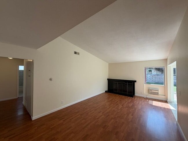 Building Photo - 6645 Amberly St
