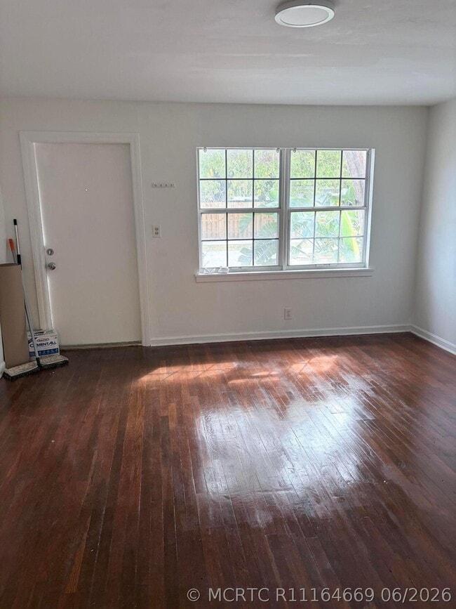 Photo - 213 SE 9th St