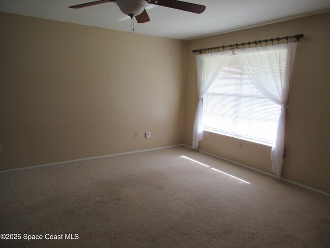 Photo - 971 Hooper Ave NE