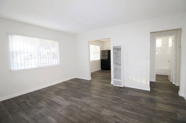 11120 Normandie Ave Unidad 4a