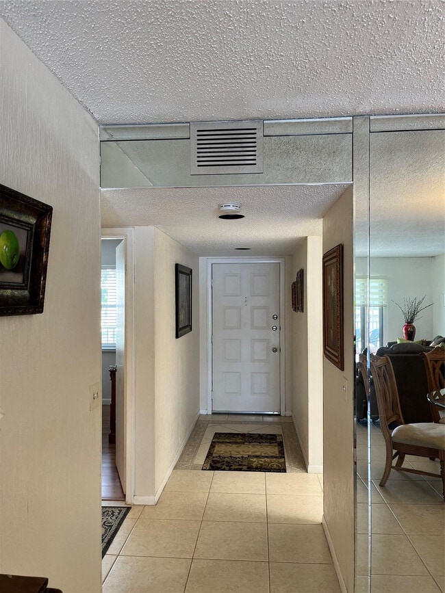 Photo - 12950 SW 13th St Unidad 211d