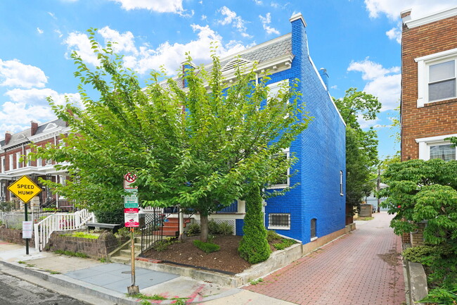 Photo - 520 Lamont St NW