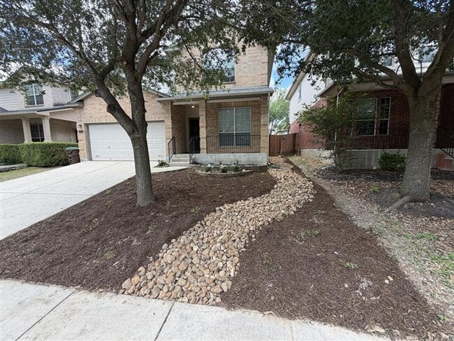 Building Photo - Large 4 bedroom / 2.5 bathroom home in Alamo Ranch