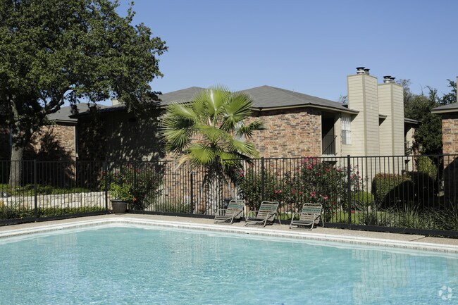 Photo - Riverwood Apartments