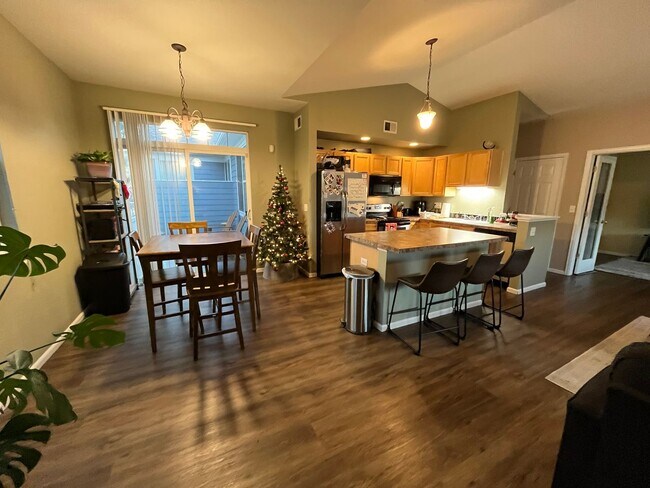 Photo - Fantastic Condo Near Centerra