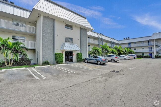 Building Photo - 3000 Riverside Dr Unit 202 Rental