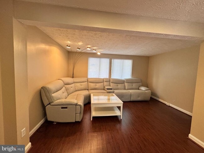 8562 Koluder Ct