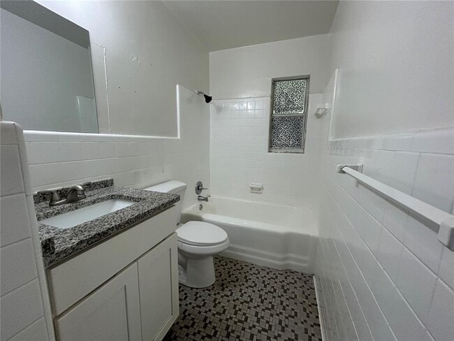 Photo - 645 7th St NE
