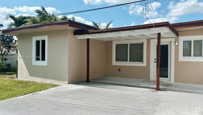 Building Photo - 1840 NW 36th Ave Unit (REAR) Rental