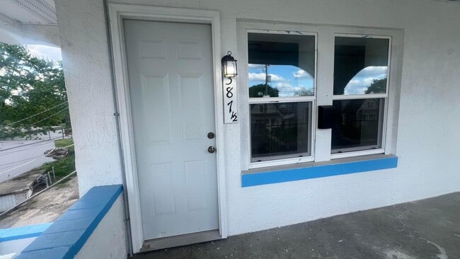 Building Photo - 387 1/2 Lechner Ave Unit 387 1/2