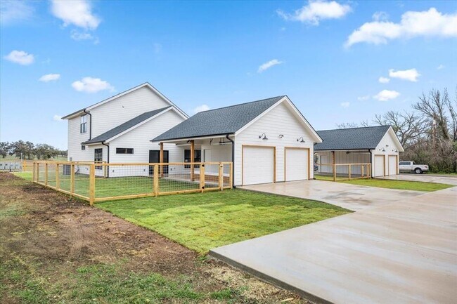 Photo - 205 Avenue None Ave