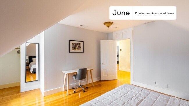 Room in Shared 5 bed/2.5 bath home in Newton Corner