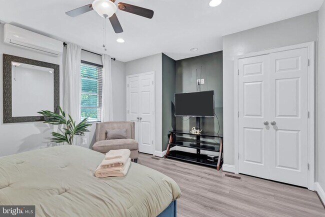 Photo - 4909 Fitch Pl NE