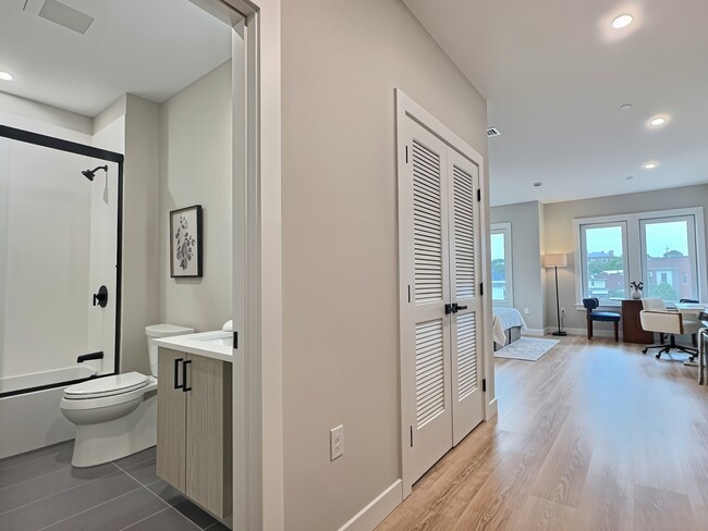 1305 HYDE PARK