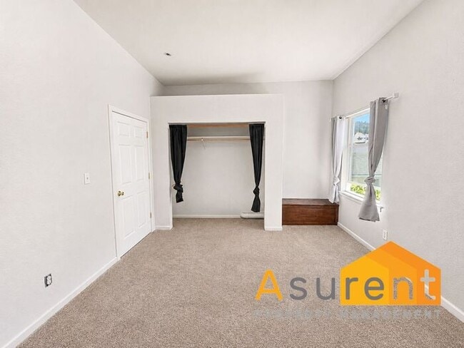 Photo - Large Two- Bedroom Apartment in Ashland with lots of storage and washer and dryer hookups