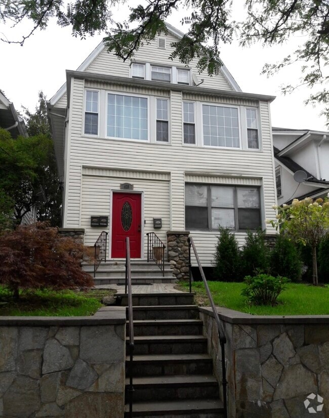 Building Photo - 425 S Columbus Ave Unit 3 Bedroom / 1 Bath Rental