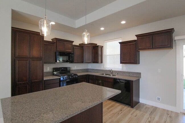 Photo - 1392 Bonhurst Dr