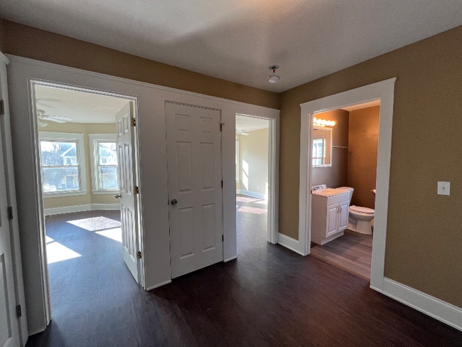 Photo - 10713 Lee Ave