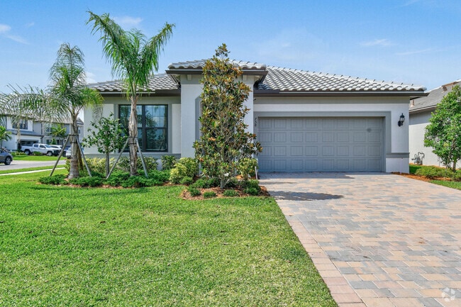 Building Photo - 758 SE Courances Dr Rental