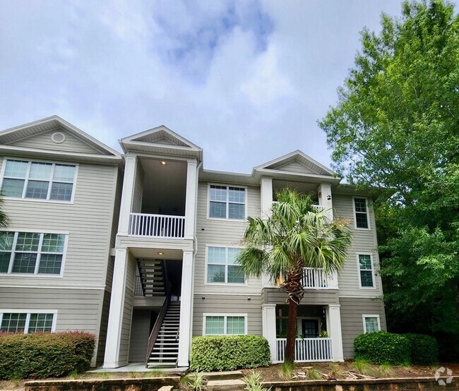 Building Photo - Two bedroom condo with garage - James Island