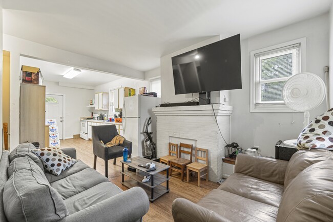 Photo - 4801 Calvert Rd