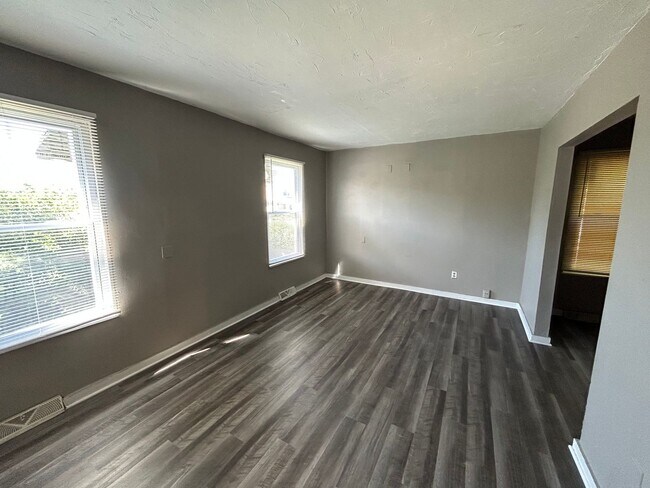 Photo - 3 Bed, 2 Bath House!