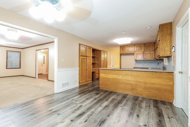 Photo - 5947 Chalice Way