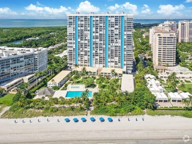 Building Photo - 881 Ocean Dr Unit TH12 Rental