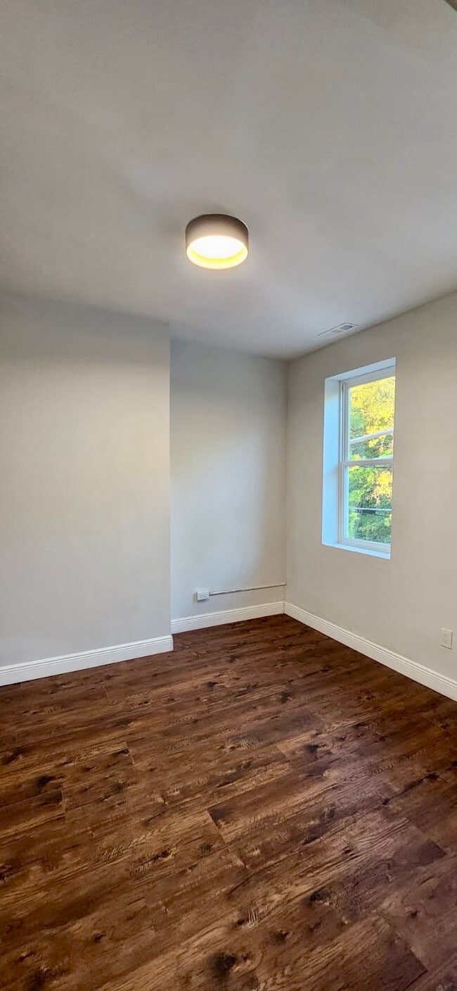 Photo - 39 E Clifton Ave