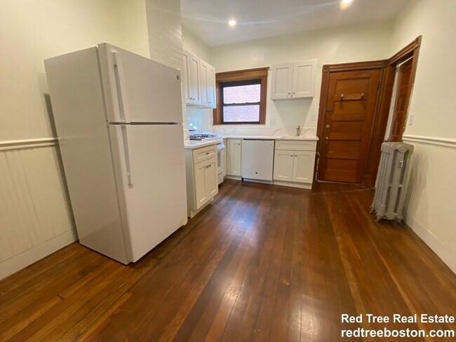 Photo - 1855 Beacon St Unit 3-bed 1-bathU3 Brookline