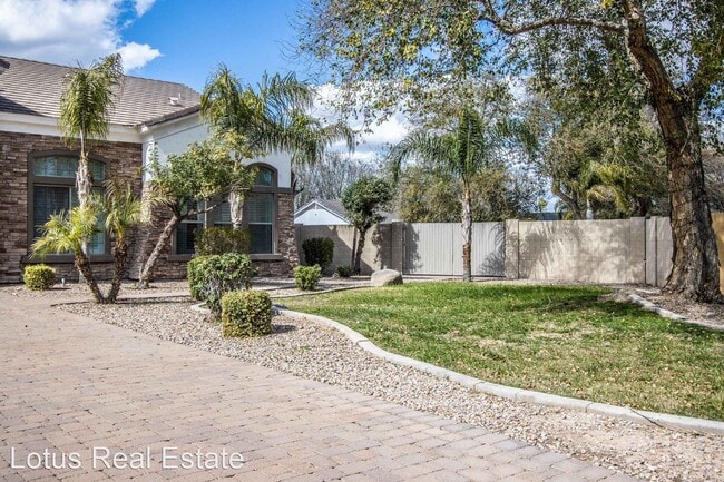 Photo - 5 br, 3.5 bath House - 4010 E Aquarius Pl.