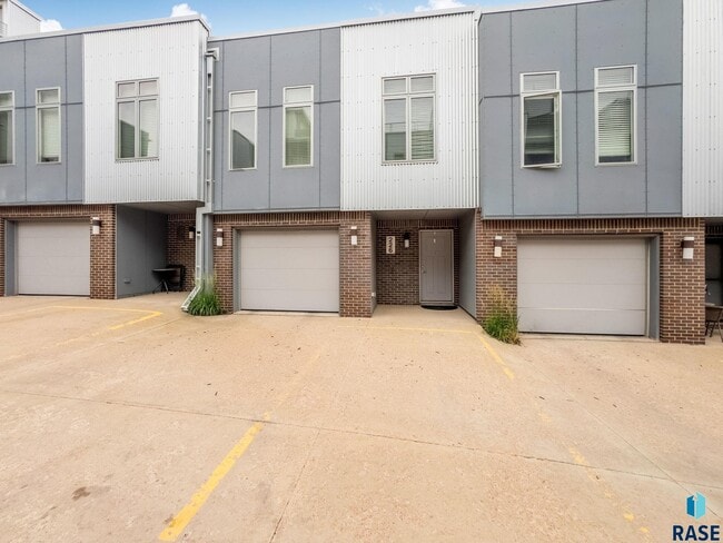 Photo - 226 E Residence Pl Condo