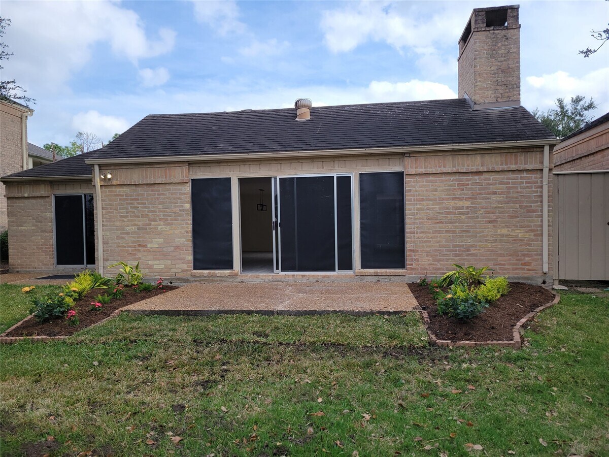 Photo - 406 Fox Briar Ln