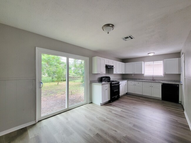 Photo - 3121 Proswimmer St
