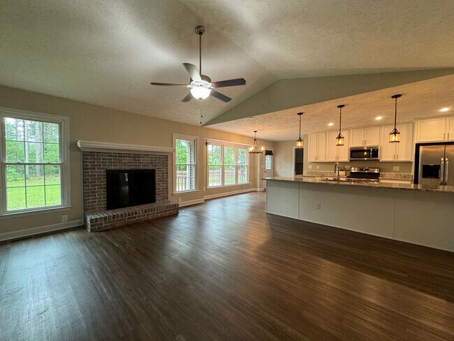 Photo - Beautiful 3 Bed 2 Bath Home in Jack Britt