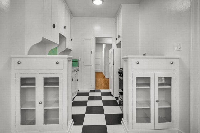 Photo - Stunning Old-World Hollywood Unit Unit 101