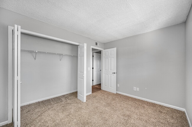 Photo - Armature Square