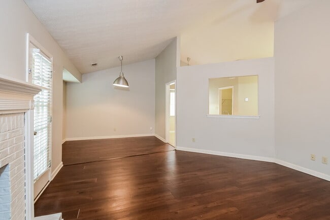 Photo - 1171 Lennox Ct NE